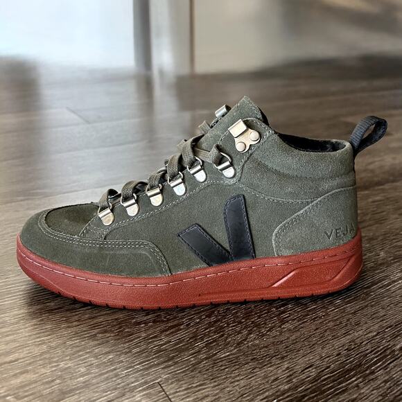 NWOT Veja Roraima Green Suede Hiking Sneakers Black V Logo Red Gum Sole Size 5 - Picture 2 of 15